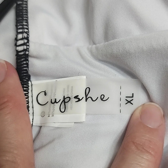 Cupshe size LX onepice lace v nick adjustable straps cross back beach vacation - Picture 7 of 8